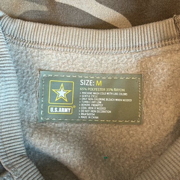 U.S Army camo crew neck sweatshirt size medium - Picture 4 of 5